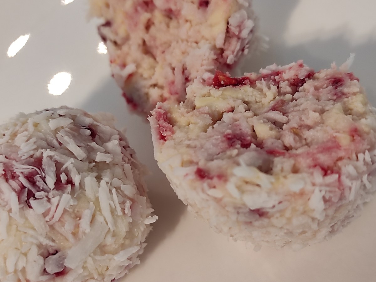 Sweet Coconut Raspberry Fat&nbsp;Bombs
